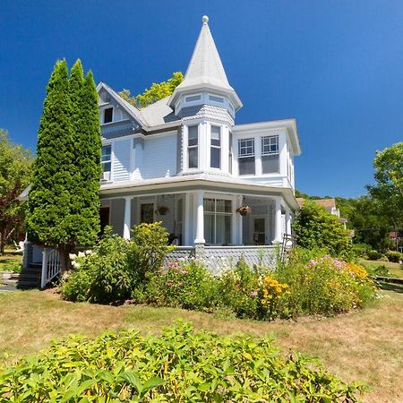 Streamside Victorian Villa Margaretville Exterior photo