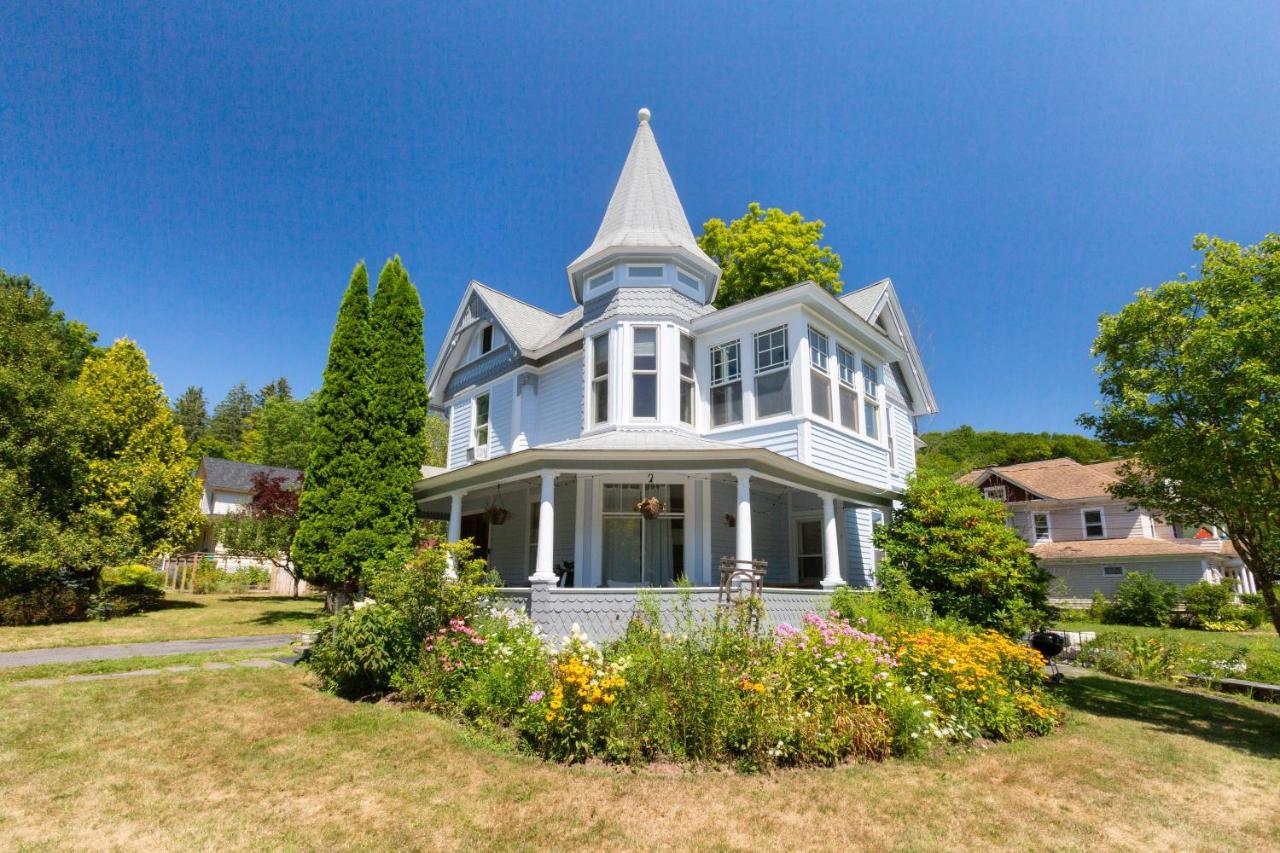Streamside Victorian Villa Margaretville Exterior photo