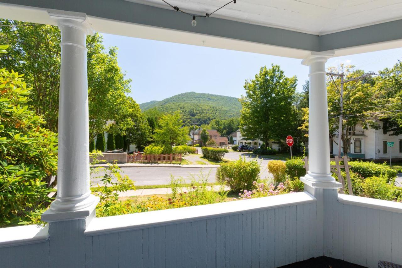 Streamside Victorian Villa Margaretville Exterior photo