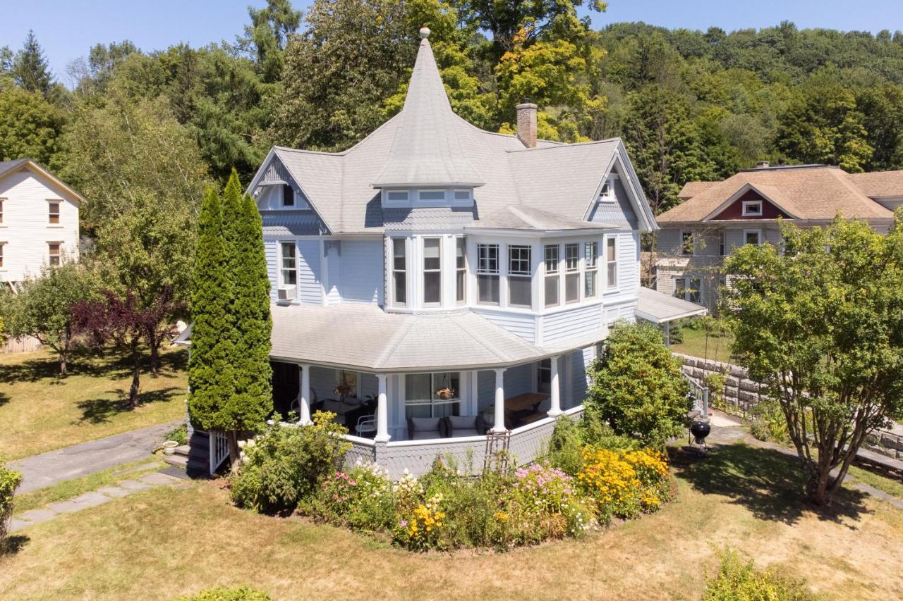 Streamside Victorian Villa Margaretville Exterior photo